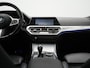 BMW 3-Serie 318i M Sport Shadow 156pk Dealer O.H | Panodak | Alcantara Sportstoelen Verwarmd | Camera & Parkassist | Keyless | Hifi Audio | Apple Carplay | 18"L.M | Sfeerverlichting |