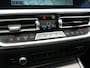 BMW 3-Serie 318i M Sport Shadow 156pk Dealer O.H | Panodak | Alcantara Sportstoelen Verwarmd | Camera & Parkassist | Keyless | Hifi Audio | Apple Carplay | 18"L.M | Sfeerverlichting |