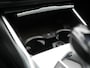 BMW 3-Serie 318i M Sport Shadow 156pk Dealer O.H | Panodak | Alcantara Sportstoelen Verwarmd | Camera & Parkassist | Keyless | Hifi Audio | Apple Carplay | 18"L.M | Sfeerverlichting |