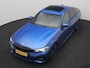 BMW 3-Serie 318i M Sport Shadow 156pk Dealer O.H | Panodak | Alcantara Sportstoelen Verwarmd | Camera & Parkassist | Keyless | Hifi Audio | Apple Carplay | 18"L.M | Sfeerverlichting |