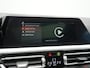 BMW 3-Serie 318i M Sport Shadow 156pk Dealer O.H | Panodak | Alcantara Sportstoelen Verwarmd | Camera & Parkassist | Keyless | Hifi Audio | Apple Carplay | 18"L.M | Sfeerverlichting |