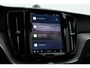 Volvo XC60 2.0 T6 Plug-in hybrid AWD Ultra Black Edition | Full Option | Luchtvering | Massage | B&W Audio | Trekhaak | 360 camera | Head-up |
