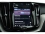 Volvo XC60 2.0 T6 Plug-in hybrid AWD Ultra Black Edition | Full Option | Luchtvering | Massage | B&W Audio | Trekhaak | 360 camera | Head-up |