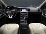 Volvo V60 2.0 T4 Polar+ [SCHUIFKANTELDAK, TREKHAAK, CRUISE CONTROL, BLUETOOTH TELEFOON, HARMAN/KARDON, ACHTERUITRIJCAMERA, PDC V+A, STUURVERWARMING, NIEUWSTAAT]