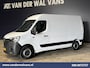 Renault Master 2.3 dCi 136pk L2H2 Euro6 Airco | Camera | Navigatie | LED | 2500kg Trekhaak | Cruisecontrol Parkeersensoren, Bijrijdersbank