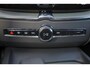 Volvo XC60 T6 Recharge AWD Plus Dark - Panorama/schuifdak - IntelliSafe Assist & Surround - 360º Camera - Verwarmde voorstoelen, stuur & achterbank - Parkeersensoren voor & achter - Elektr. bedienb. voorstoelen met geheugen - Head up display - Draadloze tel. lader - Extra getint glas - 19' LMV
