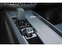 Volvo XC60 T6 Recharge AWD Plus Dark - Panorama/schuifdak - IntelliSafe Assist & Surround - 360º Camera - Verwarmde voorstoelen, stuur & achterbank - Parkeersensoren voor & achter - Elektr. bedienb. voorstoelen met geheugen - Head up display - Draadloze tel. lader - Extra getint glas - 19' LMV