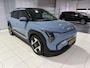 Kia EV3 Plus Advanced 81.4 kWh Stoel en Stuur verwarming, Schuif kantel dak, Apple Carplay/Android Auto, Navigatie, Camera.