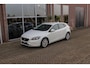 Volvo V40 1.6 T2 | 1e eigenaar | 17 inch| Cruise control | Climate control | Sportstuur | Voorruit verwarming | Origineel | USB/Aux | Mistlampen | Start/stop | Boordcomputer |