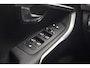Volvo V40 2.0 T2 Summum [ Navigatie Stoelverwarming Cruise control ]