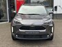 Toyota Yaris Cross 1.5 Hybrid 115 First Edition APPLE/ANDROID STOEL/STUURVERWARMING NAVI AD-CRUISE PRIVACY-GLASS 17"LM-VELGEN