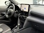 Toyota Yaris Cross 1.5 Hybrid 115 First Edition APPLE/ANDROID STOEL/STUURVERWARMING NAVI AD-CRUISE PRIVACY-GLASS 17"LM-VELGEN