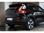 Volvo XC40 B4 Plus Dark | Trekhaak Semi-elektrisch | Adaptieve Cruise Control | Pilot Assist | Verwarmbare voorstoelen | Verwarmbaar stuurwiel | Blind Spot Information System | Verwarmbare voorruit | Parkeercamera | Parkeersensoren voor + achter |
