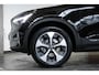 Volvo XC40 B4 Plus Dark | Trekhaak Semi-elektrisch | Adaptieve Cruise Control | Pilot Assist | Verwarmbare voorstoelen | Verwarmbaar stuurwiel | Blind Spot Information System | Verwarmbare voorruit | Parkeercamera | Parkeersensoren voor + achter |
