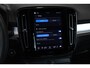 Volvo XC40 B4 Plus Dark | Trekhaak Semi-elektrisch | Adaptieve Cruise Control | Pilot Assist | Verwarmbare voorstoelen | Verwarmbaar stuurwiel | Blind Spot Information System | Verwarmbare voorruit | Parkeercamera | Parkeersensoren voor + achter |