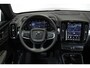 Volvo XC40 B4 Plus Dark | Trekhaak Semi-elektrisch | Adaptieve Cruise Control | Pilot Assist | Verwarmbare voorstoelen | Verwarmbaar stuurwiel | Blind Spot Information System | Verwarmbare voorruit | Parkeercamera | Parkeersensoren voor + achter |