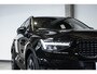 Volvo XC40 B4 Plus Dark | Trekhaak Semi-elektrisch | Adaptieve Cruise Control | Pilot Assist | Verwarmbare voorstoelen | Verwarmbaar stuurwiel | Blind Spot Information System | Verwarmbare voorruit | Parkeercamera | Parkeersensoren voor + achter |