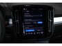 Volvo XC40 B4 Plus Dark | Trekhaak Semi-elektrisch | Adaptieve Cruise Control | Pilot Assist | Verwarmbare voorstoelen | Verwarmbaar stuurwiel | Blind Spot Information System | Verwarmbare voorruit | Parkeercamera | Parkeersensoren voor + achter |