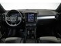 Volvo XC40 B4 Plus Dark | Trekhaak Semi-elektrisch | Adaptieve Cruise Control | Pilot Assist | Verwarmbare voorstoelen | Verwarmbaar stuurwiel | Blind Spot Information System | Verwarmbare voorruit | Parkeercamera | Parkeersensoren voor + achter |