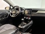 Renault Captur 90PK TCe Intens | 1e eigenaar | Trekhaak | Camera | Climate Control | Apple CarPlay/Android Auto | Cruise Control | Full LED | Lichtmetalen Velgen | Licht & Regen Sensor | Armsteun |