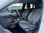 Peugeot 2008 Allure Parkeer sensoren achter | Apple carplay en Android auto | Cruise control | Carbon afwerking interieur | Led