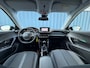 Peugeot 2008 Allure Parkeer sensoren achter | Apple carplay en Android auto | Cruise control | Carbon afwerking interieur | Led