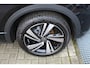 Volkswagen T-Roc 1.5 TSI R-Line Automaat/Trekhaak afneembaar/Apple carplay/Achteruitrijcamera/Keyless/Stoelverwarming/IQ Light/Adaptive cruise control/Parkassist/Lane assist/DAB+/Inklapbare spiegels