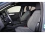 Volvo XC40 B3 Core - IntelliSafe Assist & Surround - Parkeercamera achter - Verwarmde voorstoelen & stuur - Parkeersensoren voor & achter - Draadloze tel. lader - High Performance audio - Extra getint glas - 19' LMV