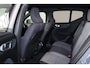 Volvo XC40 B3 Core - IntelliSafe Assist & Surround - Parkeercamera achter - Verwarmde voorstoelen & stuur - Parkeersensoren voor & achter - Draadloze tel. lader - High Performance audio - Extra getint glas - 19' LMV