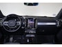 Volvo XC40 B3 Plus Black Edition - Panorama/schuifdak - IntelliSafe Assist & Surround - 360º Camera - Harman/Kardon audio - Verwarmde voorstoelen & stuur - Parkeersensoren voor & achter - Elektr. bedienb. voorstoelen met geheugen links - Draadloze tel. lader - Extra getint glas - 20' LMV