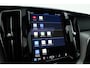 Volvo XC60 2.0 T6 Plug-in hybrid AWD Plus Dark | Trekhaak | Pano | ACC | Blis | H&K Audio | Sport stoelen | stoel&stuur Verw. |