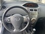 Toyota Yaris 1.3 VVT-I COMFORT Airco Mistlampen Onderhoudsbeurt + Apk bij 172.000 km uitgevoerd.