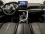 Peugeot 5008 1.2 PureTech Allure 7 Persoons (APPLE CARPLAY, GROOT NAVI, 360 CAMERA, LEDER, ADAPTIVE CRUISE, SPORTSTOELEN, ELEK ACHTERKLEP, KEYLESS, GETINT GLAS, SFEERVERLICHTING, NIEUWSTAAT)