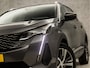 Peugeot 5008 1.2 PureTech Allure 7 Persoons (APPLE CARPLAY, GROOT NAVI, 360 CAMERA, LEDER, ADAPTIVE CRUISE, SPORTSTOELEN, ELEK ACHTERKLEP, KEYLESS, GETINT GLAS, SFEERVERLICHTING, NIEUWSTAAT)