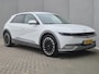 Hyundai Ioniq 5 Lounge 73kWh Automaat / 8 jaar Batterij Garantie / Dealer onderhouden / Fabrieksgarantie to 12-2026 / Accu SOH 100% / WLTP bereik 451 km bereik  / CCS Snellader / Warmtepomp / Head Up Display / Trekgewicht 1600 kg / Elektrische achterklep / Stuur-, Stoel- & Achterbank verwarming /
