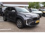 Toyota Yaris Cross HYBRID 115 FIRST EDITION STUUR/STOEL&WISSERVERW. ALL-SEASON PARK.SENSOREN V+A APPLE/ANDROID CLIMA AD-CRUISE LM-VELGEN
