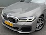 BMW 5-Serie Touring BWJ 2022 530e xDrive 184 PK High Executive M-Sport AUTOMAAT | TREKHAAK ELEKTR. | STOELVERW. | KEYLESS | ELEKTR. VERSTELBAAR | ADAPTIVE CRUISE | NAVI | CLIMA | CAMERA | PDC | LMV