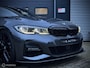 BMW 3-Serie 318i High Executive M-Sport Maxton PANO Sfeer VOL