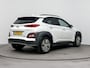 Hyundai Kona Electric EV PREMIUM 64 kWh | 3- FASEN | NAVI | CLIMA | ADAPT. CRUISE | CAMERA | HUD | LEDER | STUUR- & STOELVERWARMING | WARMTEPOMP | PRIVACY GLASS | WLTP 481 KM! |
