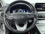 Hyundai Kona Electric EV PREMIUM 64 kWh | 3- FASEN | NAVI | CLIMA | ADAPT. CRUISE | CAMERA | HUD | LEDER | STUUR- & STOELVERWARMING | WARMTEPOMP | PRIVACY GLASS | WLTP 481 KM! |