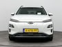 Hyundai Kona Electric EV PREMIUM 64 kWh | 3- FASEN | NAVI | CLIMA | ADAPT. CRUISE | CAMERA | HUD | LEDER | STUUR- & STOELVERWARMING | WARMTEPOMP | PRIVACY GLASS | WLTP 481 KM! |