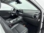 Hyundai Kona Electric EV PREMIUM 64 kWh | 3- FASEN | NAVI | CLIMA | ADAPT. CRUISE | CAMERA | HUD | LEDER | STUUR- & STOELVERWARMING | WARMTEPOMP | PRIVACY GLASS | WLTP 481 KM! |
