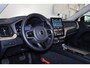 Volvo XC60 T6 Recharge AWD Ultra Dark - Panorama/schuifdak - IntelliSafe Assist & Surround - 360º Camera - Harman/Kardon audio - Adaptieve LED koplampen - Verwarmde voorstoelen, stuur & achterbank - Parkeersensoren voor & achter - Elektr. bedienb. voorstoelen met geheugen - Head up display - Draadloze tel. lader - Elektr. inklapbare trekhaak - 20' LMV