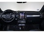 Volvo XC40 B3 Plus Black Edition - IntelliSafe Assist & Surround - 360º Camera - Harman/Kardon audio - Verwarmde voorstoelen & stuur - Parkeersensoren voor & achter - Elektr. bedienb. voorstoelen met geheugen links - Draadloze tel. lader - Extra getint glas - 20' LMV