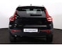 Volvo XC40 B3 Plus Black Edition - IntelliSafe Assist & Surround - 360º Camera - Harman/Kardon audio - Verwarmde voorstoelen & stuur - Parkeersensoren voor & achter - Elektr. bedienb. voorstoelen met geheugen links - Draadloze tel. lader - Extra getint glas - 20' LMV