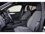 Volvo XC40 B3 Plus Black Edition - IntelliSafe Assist & Surround - 360º Camera - Harman/Kardon audio - Verwarmde voorstoelen & stuur - Parkeersensoren voor & achter - Elektr. bedienb. voorstoelen met geheugen links - Draadloze tel. lader - Extra getint glas - 20' LMV