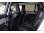 Volvo XC90 T8 Recharge AWD Ultra Dark - Luchtvering - Panorama/schuifdak - IntelliSafe Assist & Surround - 360º Camera - Bowers & Wilkins audio - Adaptieve LED koplampen - Verwarmde voorstoelen, stuur & achterbank - Parkeersensoren voor & achter - Elektr. bedienb. voorstoelen met geheugen - Geventileerde voorstoelen - Head up display - Draadloze tel. lader - Extra getint glas - Elektr. inklapbare trekhaak - 22' LMV