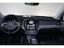 Volvo XC90 T8 Recharge AWD Ultra Dark - Luchtvering - Panorama/schuifdak - IntelliSafe Assist & Surround - 360º Camera - Bowers & Wilkins audio - Adaptieve LED koplampen - Verwarmde voorstoelen, stuur & achterbank - Parkeersensoren voor & achter - Elektr. bedienb. voorstoelen met geheugen - Geventileerde voorstoelen - Head up display - Draadloze tel. lader - Extra getint glas - Elektr. inklapbare trekhaak - 22' LMV