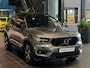 Volvo XC40 2.0 T4 Inscription | R-Design | Premium Audio by Harman Kardon | Visual Park 360 Graden | Elektrisch bedienbaar glazen panoramisch schuif-/kanteldak | 12 Maanden BOVAG Garantie |
