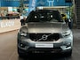 Volvo XC40 2.0 T4 Inscription | R-Design | Premium Audio by Harman Kardon | Visual Park 360 Graden | Elektrisch bedienbaar glazen panoramisch schuif-/kanteldak | 12 Maanden BOVAG Garantie |